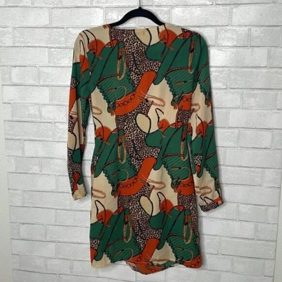 NWT Boohoo Satin Chain Print Twist Shift Dress - Picture 8 of 13